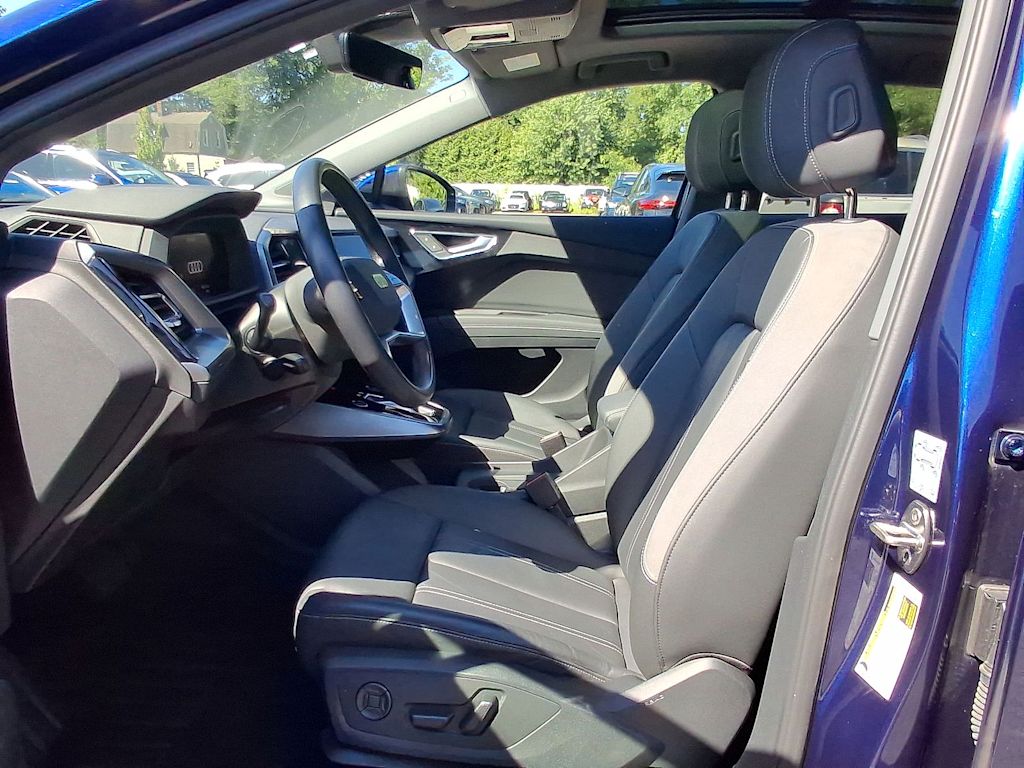 Thumbnail: 2023 Audi Q4 e-tron - 10