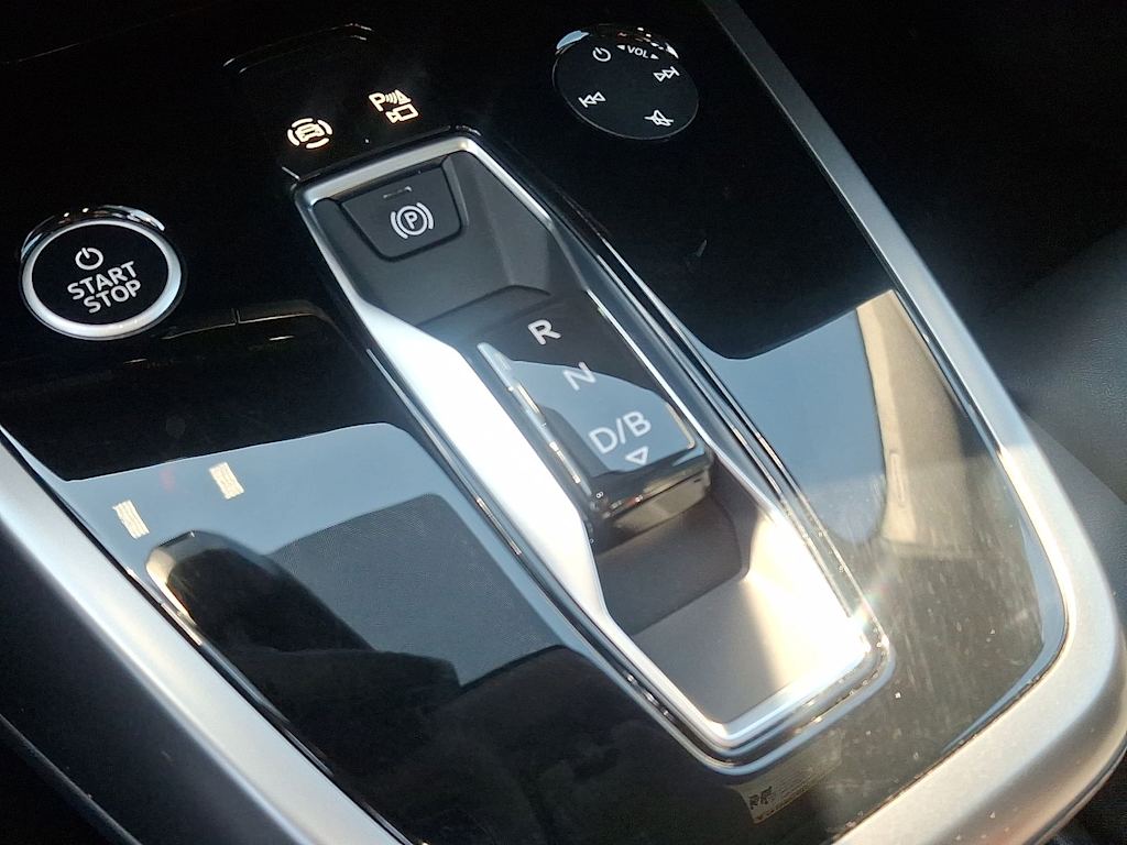 Thumbnail: 2023 Audi Q4 e-tron - 15
