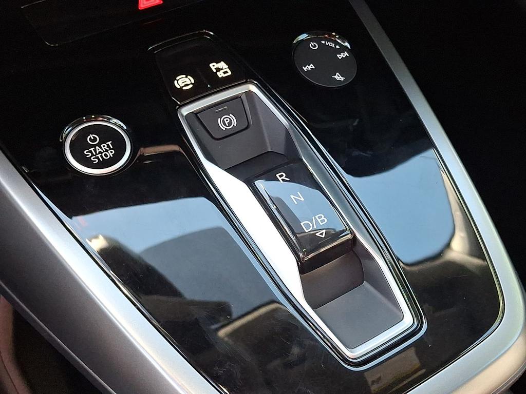 Thumbnail: 2023 Audi Q4 e-tron - 15