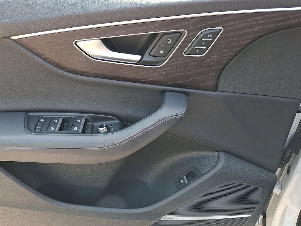 Thumbnail: 2023 Audi Q7 - 23
