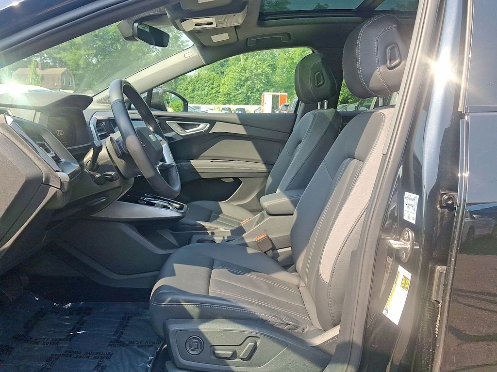 Thumbnail: 2023 Audi Q4 e-tron - 10