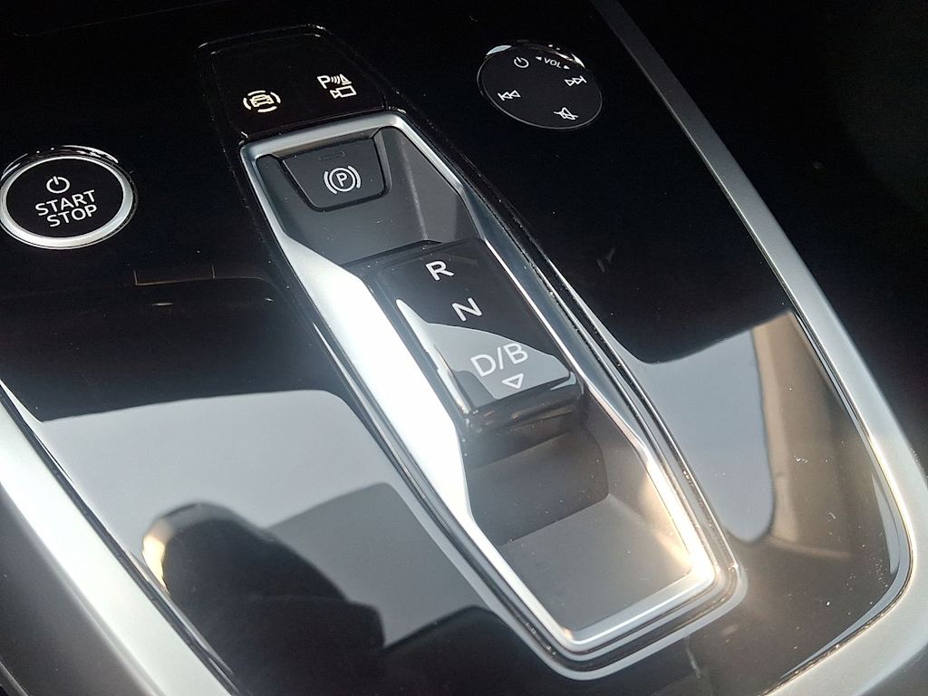 Thumbnail: 2023 Audi Q4 e-tron - 15