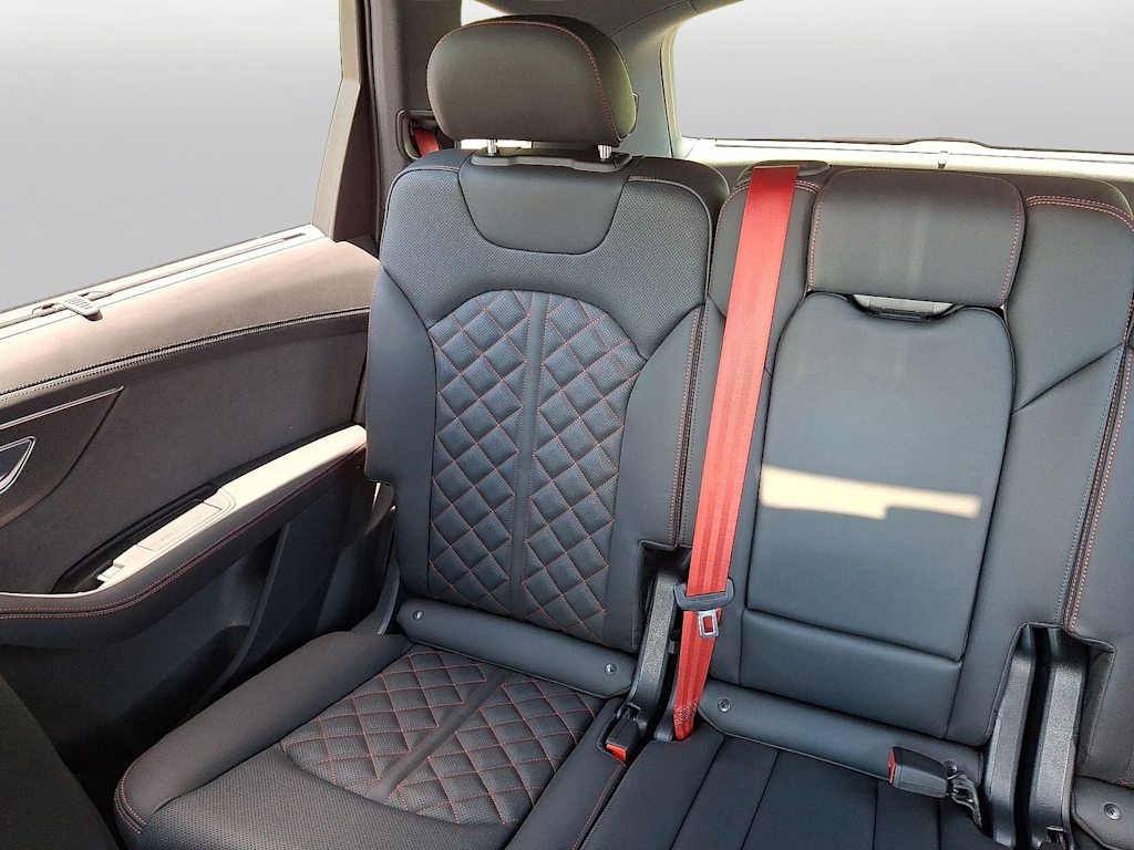 Thumbnail: 2026 Audi Q7 - 10