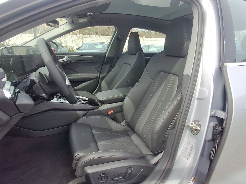 Thumbnail: 2026 Audi A6 - 8