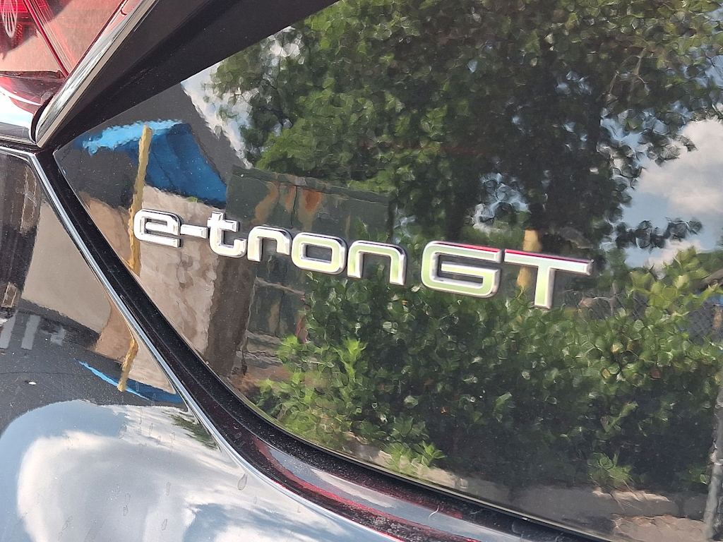 Thumbnail: 2022 Audi e-tron GT - 7