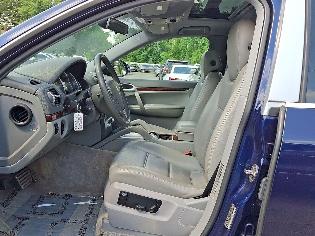 Thumbnail: 2003 Porsche Cayenne - 10