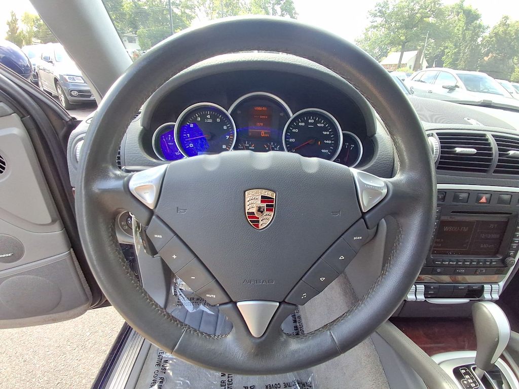 Thumbnail: 2003 Porsche Cayenne - 13