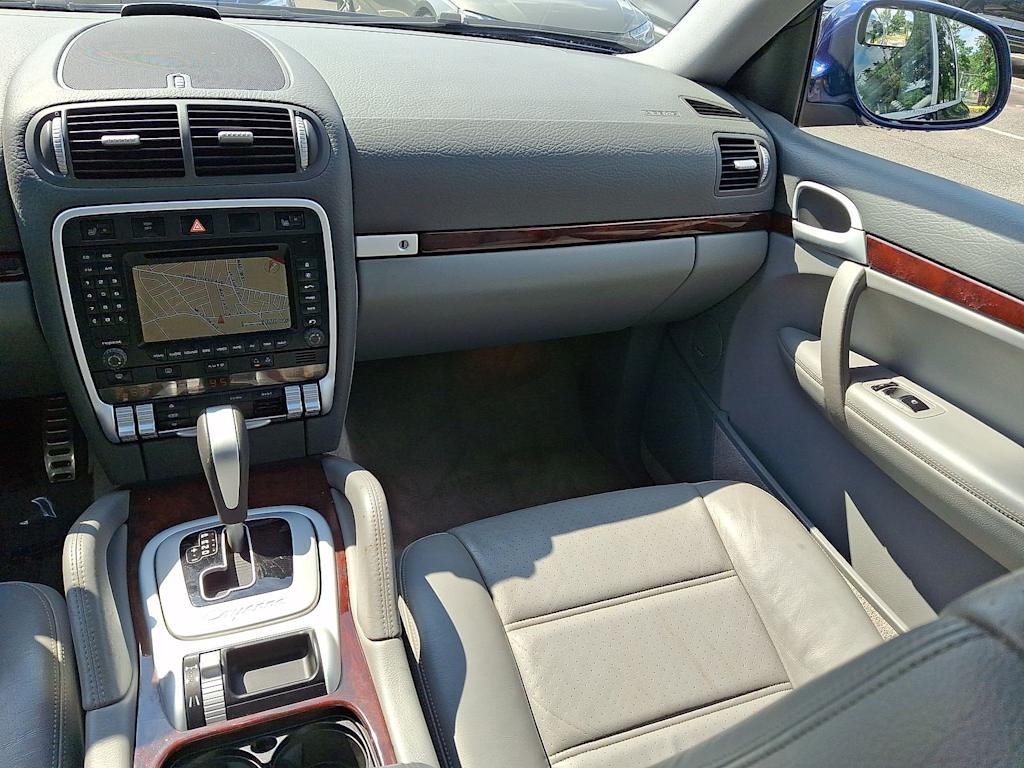 Thumbnail: 2003 Porsche Cayenne - 9