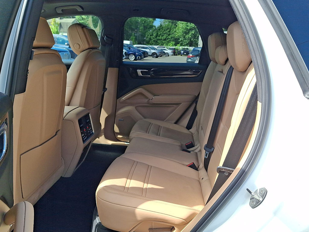 Thumbnail: 2019 Porsche Cayenne - 28