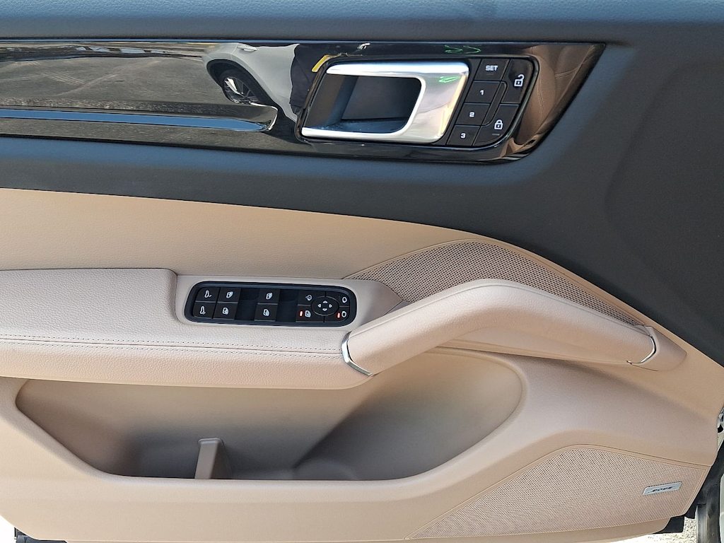 Thumbnail: 2019 Porsche Cayenne - 24