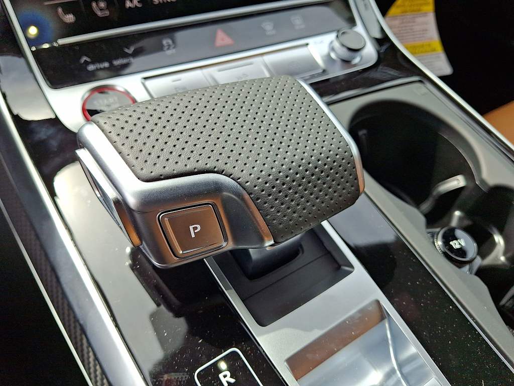 Thumbnail: 2026 Audi RS Q8 - 21