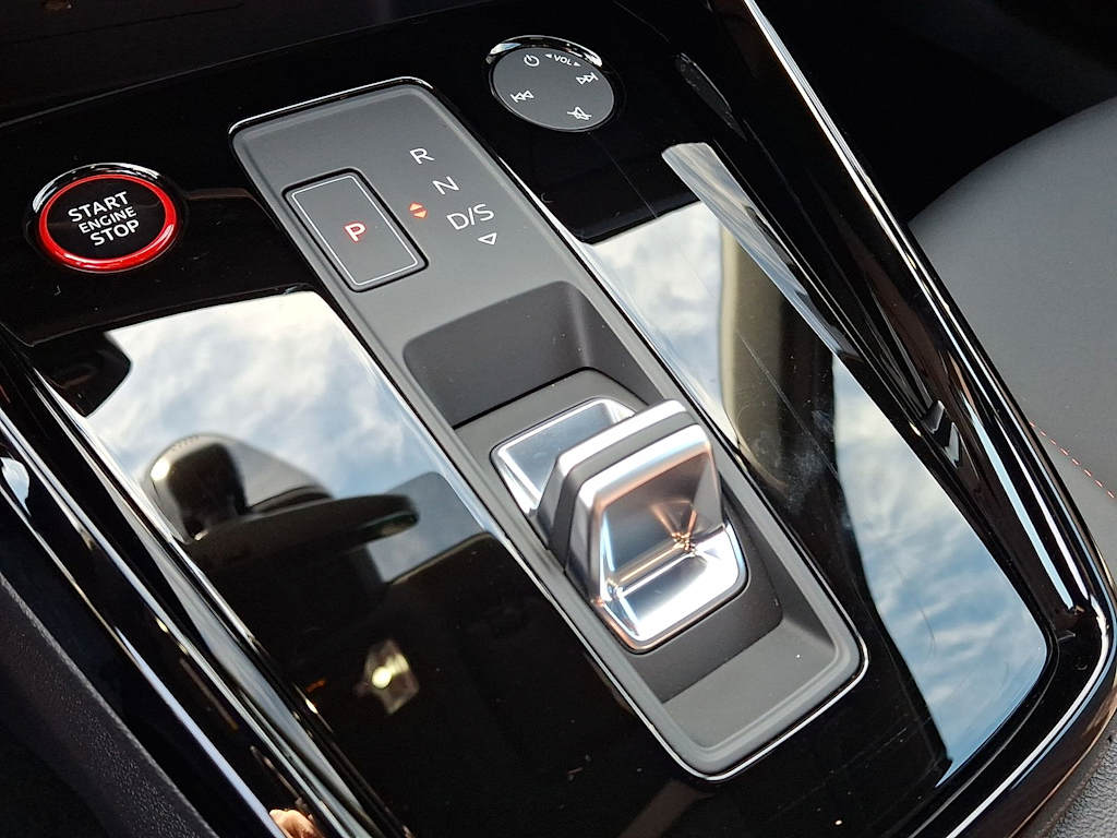 Thumbnail: 2024 Audi RS 3 - 15