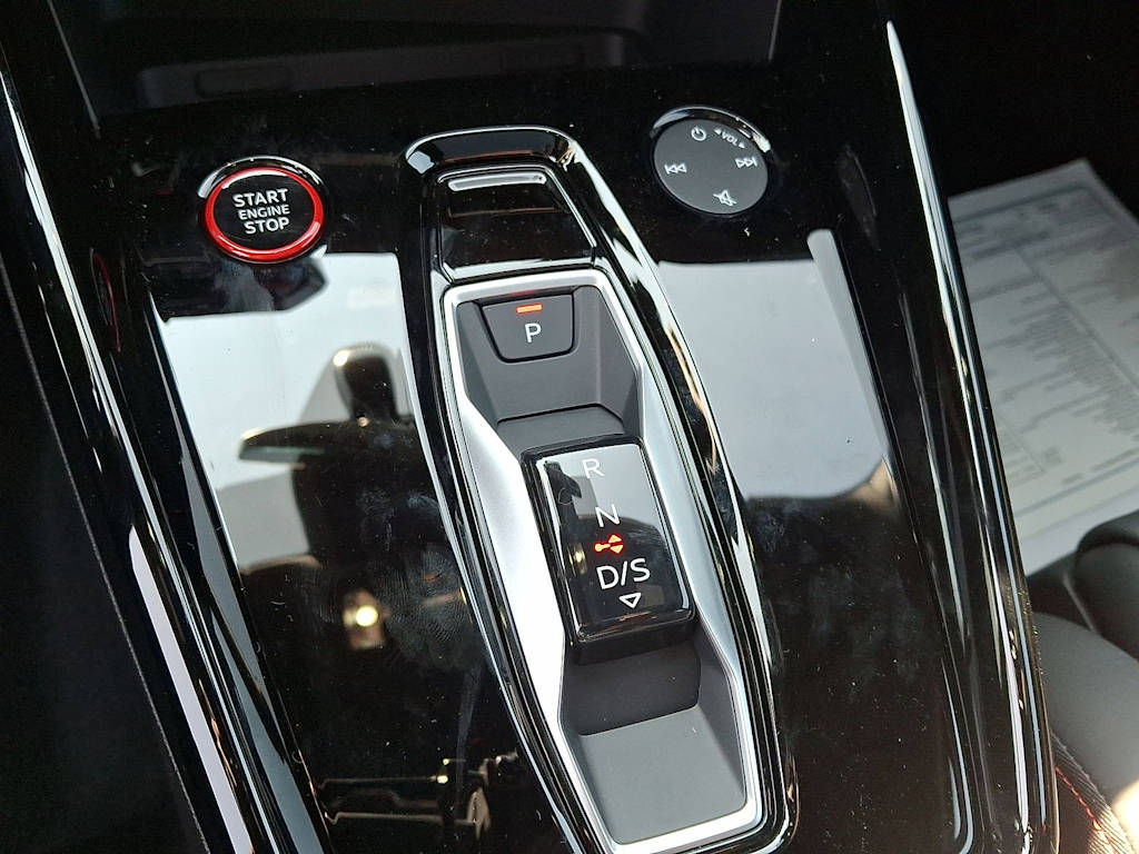 Thumbnail: 2025 Audi RS 3 - 8