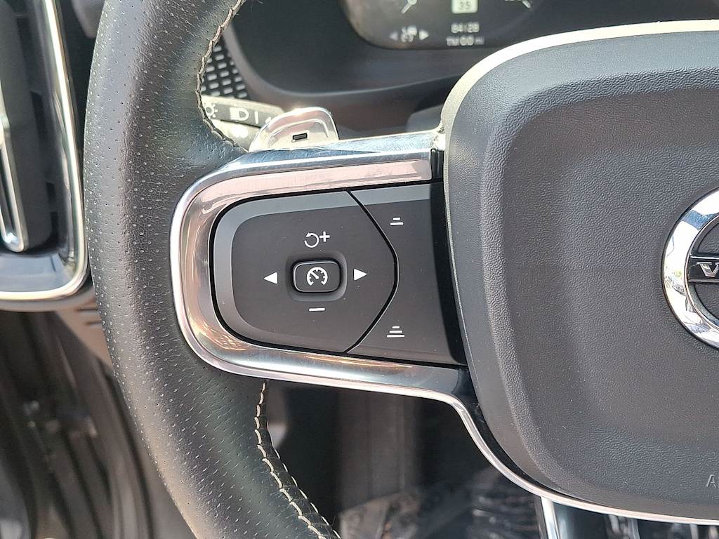 Thumbnail: 2019 Volvo XC40 - 21