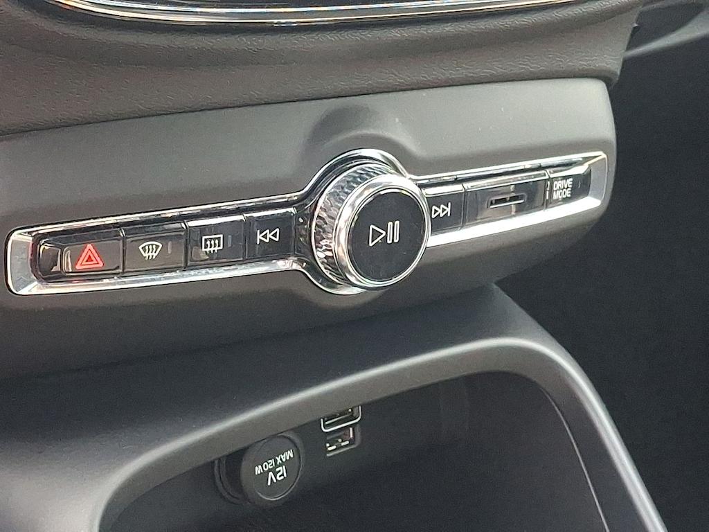 Thumbnail: 2019 Volvo XC40 - 23