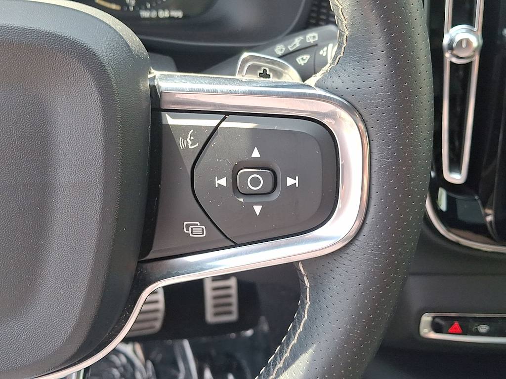 Thumbnail: 2019 Volvo XC40 - 22