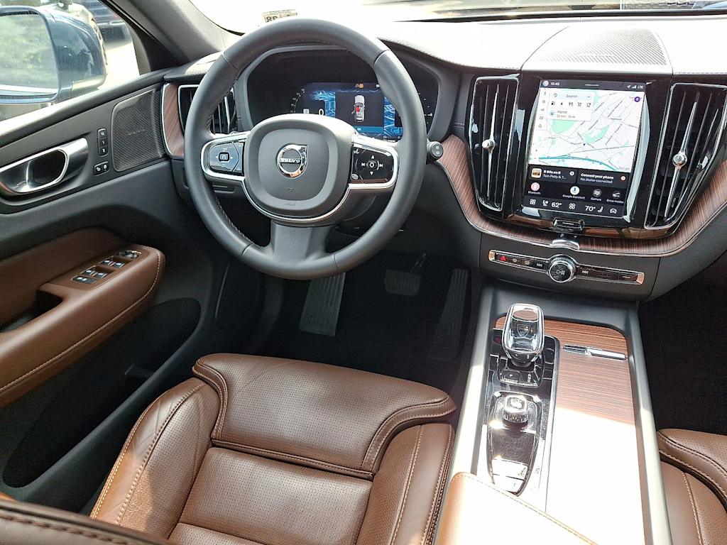 Thumbnail: 2023 Volvo XC60 - 12