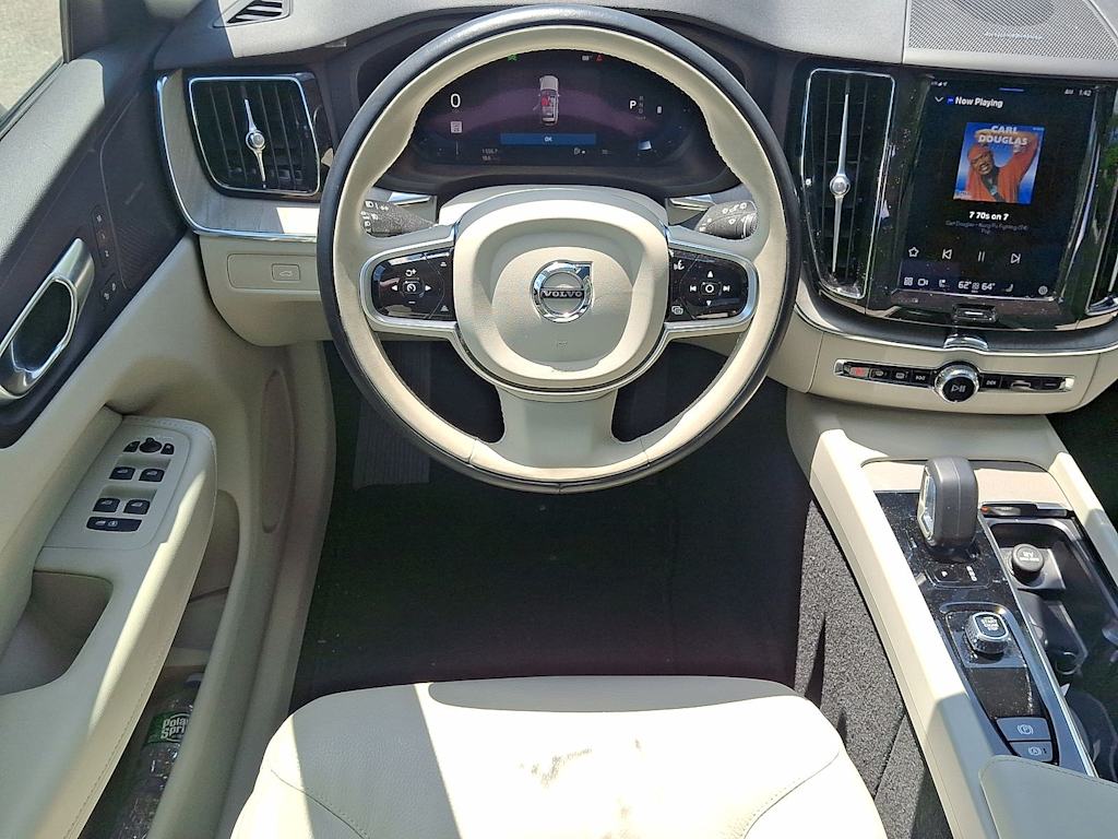 2023 Volvo XC60 B5 Plus 8