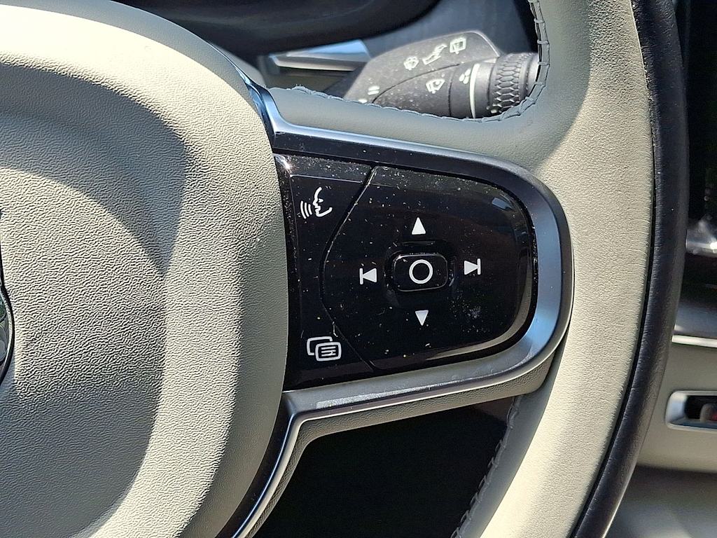 2023 Volvo XC60 B5 Plus 19