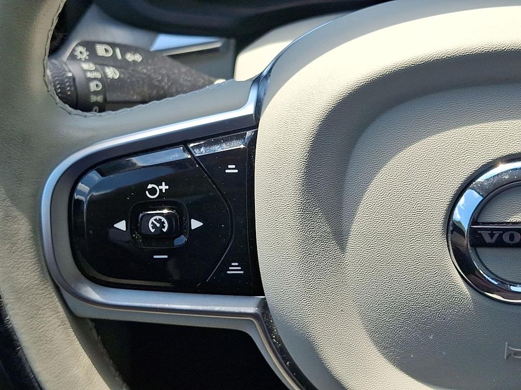 2023 Volvo XC60 B5 Plus 18