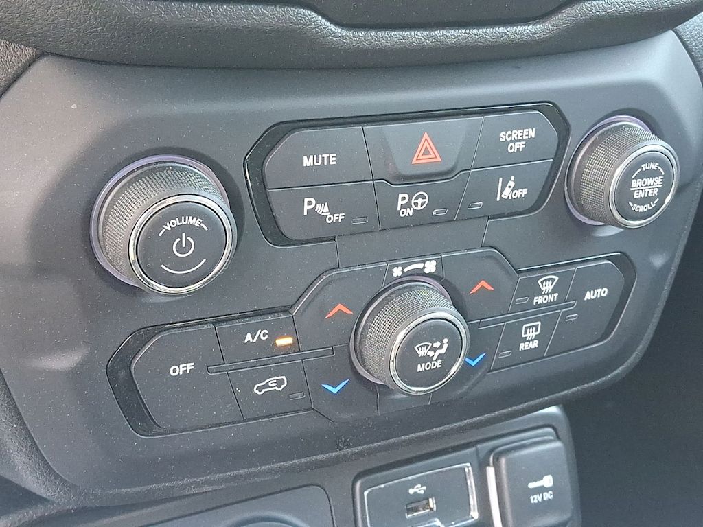 Thumbnail: 2021 Jeep Renegade - 24