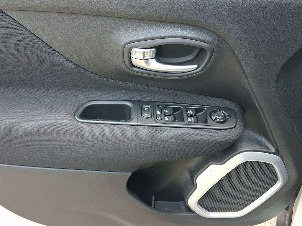 Thumbnail: 2021 Jeep Renegade - 20