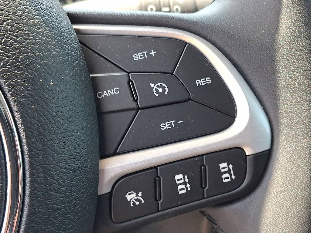 Thumbnail: 2021 Jeep Renegade - 23