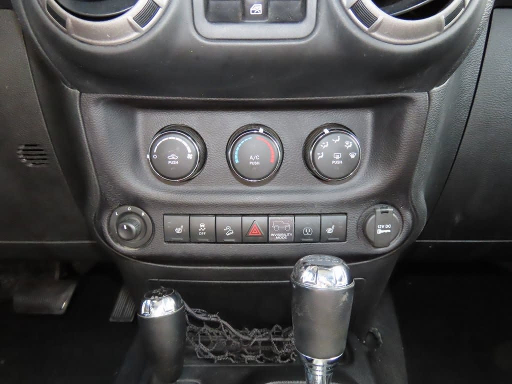 Thumbnail: 2016 Jeep Wrangler - 24