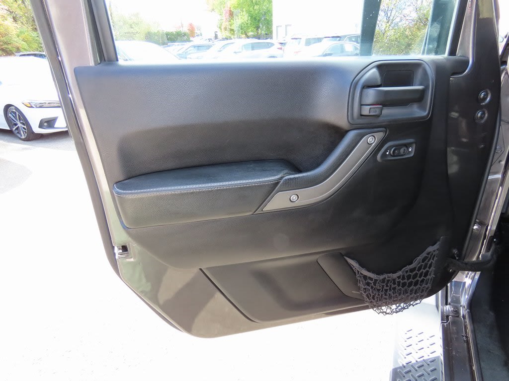 Thumbnail: 2016 Jeep Wrangler - 22