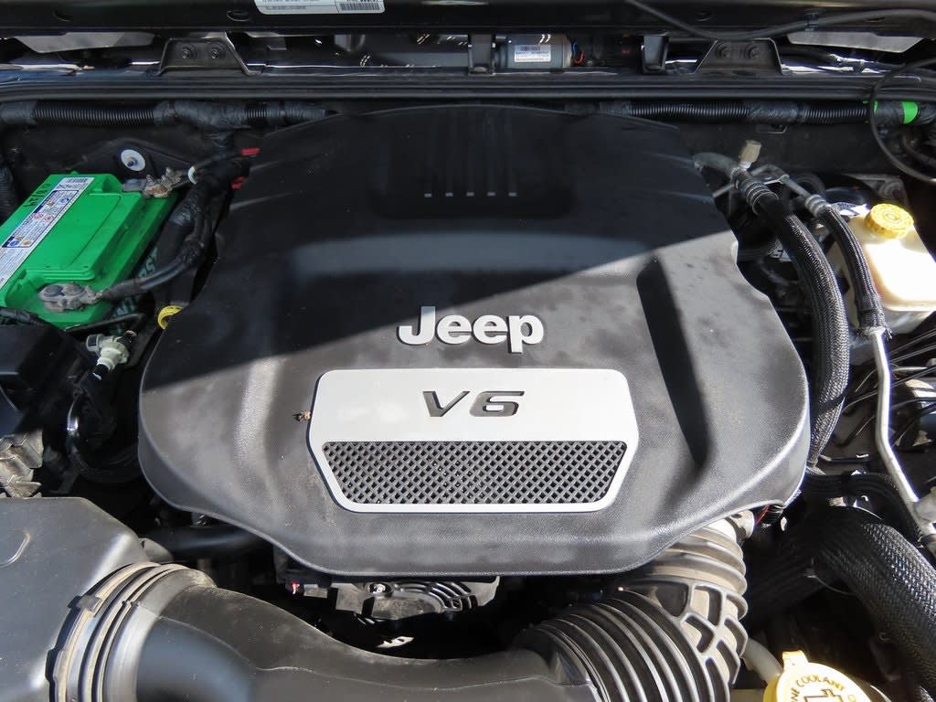 Thumbnail: 2016 Jeep Wrangler - 9