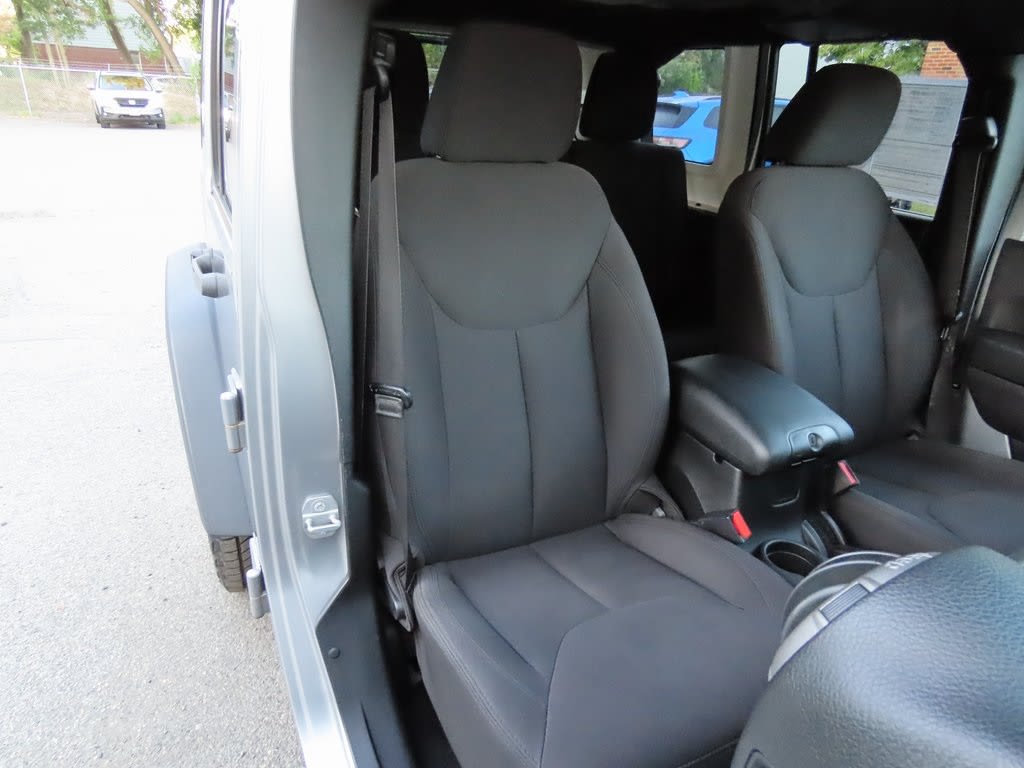 Thumbnail: 2015 Jeep Wrangler - 23