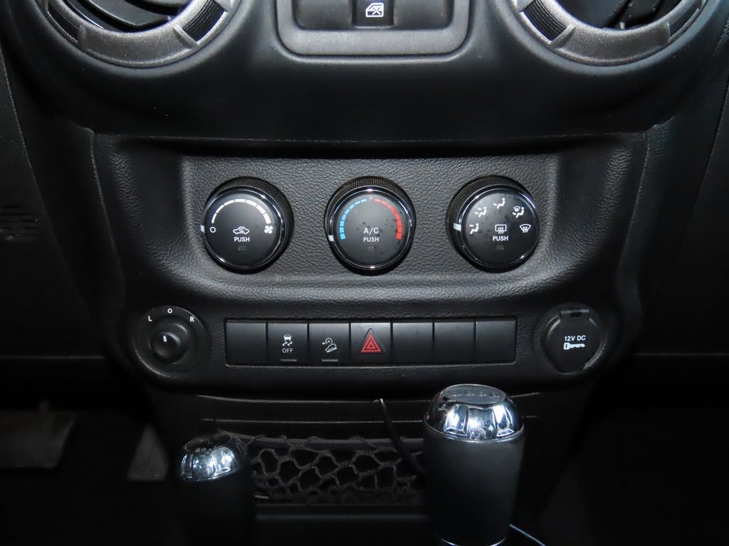 Thumbnail: 2015 Jeep Wrangler - 24