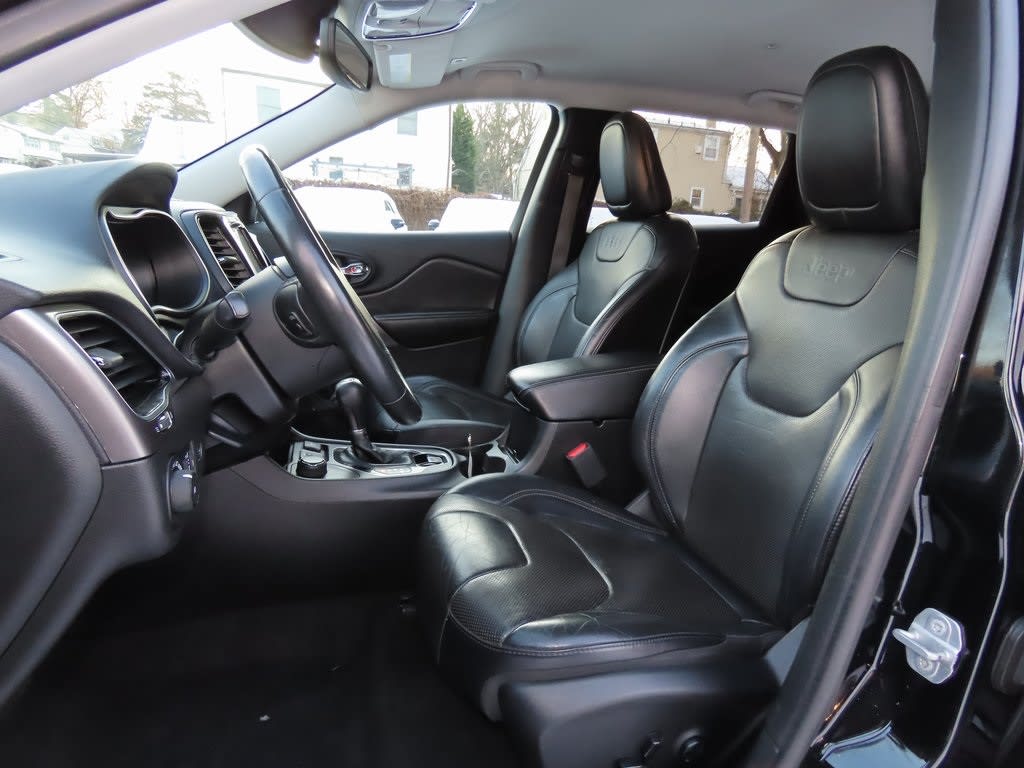 Thumbnail: 2019 Jeep Cherokee - 12