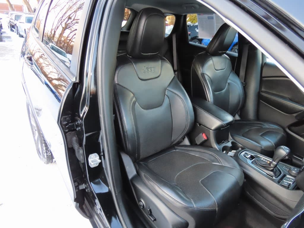 Thumbnail: 2019 Jeep Cherokee - 25