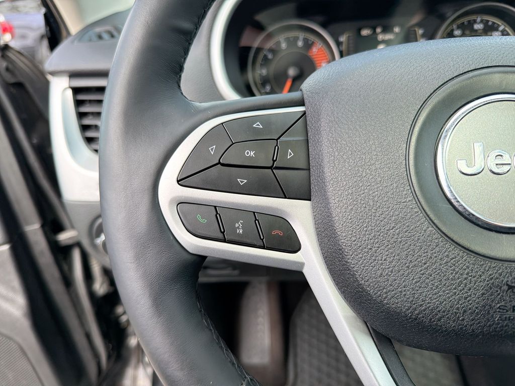 Thumbnail: 2018 Jeep Cherokee - 31
