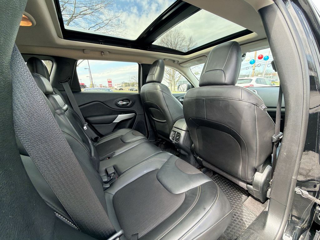 Thumbnail: 2018 Jeep Cherokee - 26