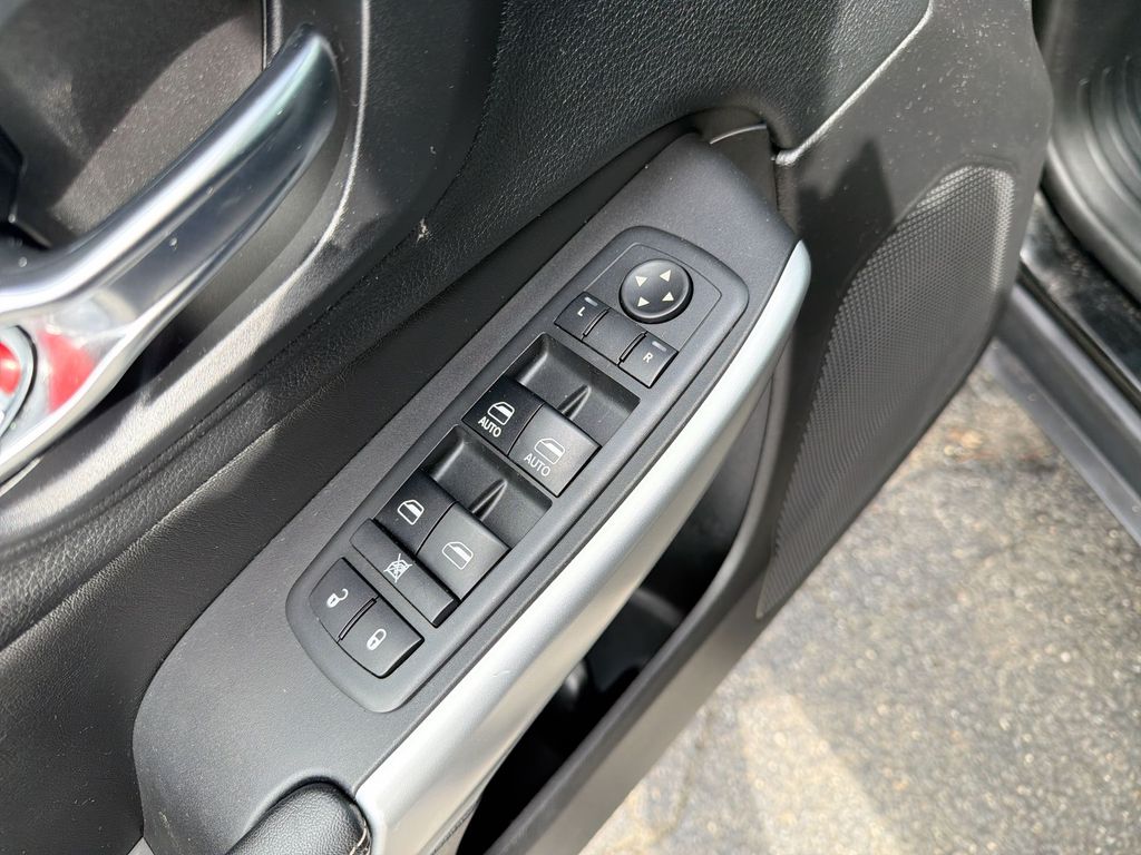 Thumbnail: 2018 Jeep Cherokee - 29