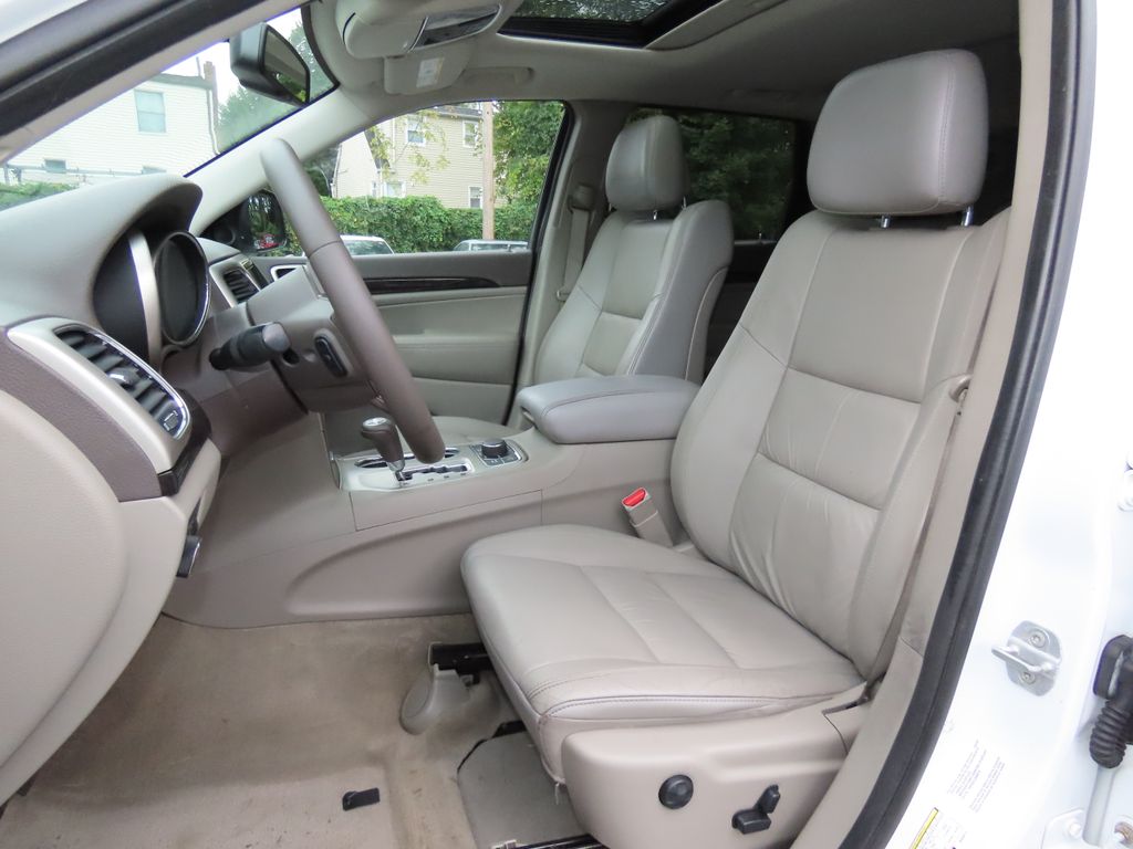 Thumbnail: 2013 Jeep Grand Cherokee - 11