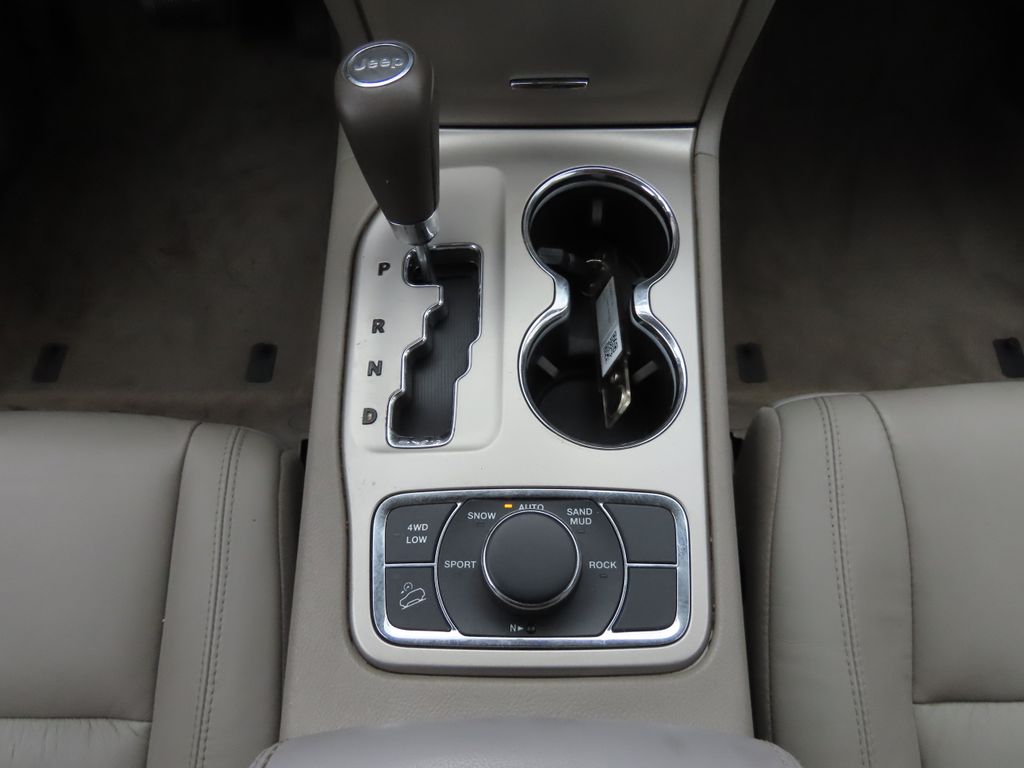 Thumbnail: 2013 Jeep Grand Cherokee - 16