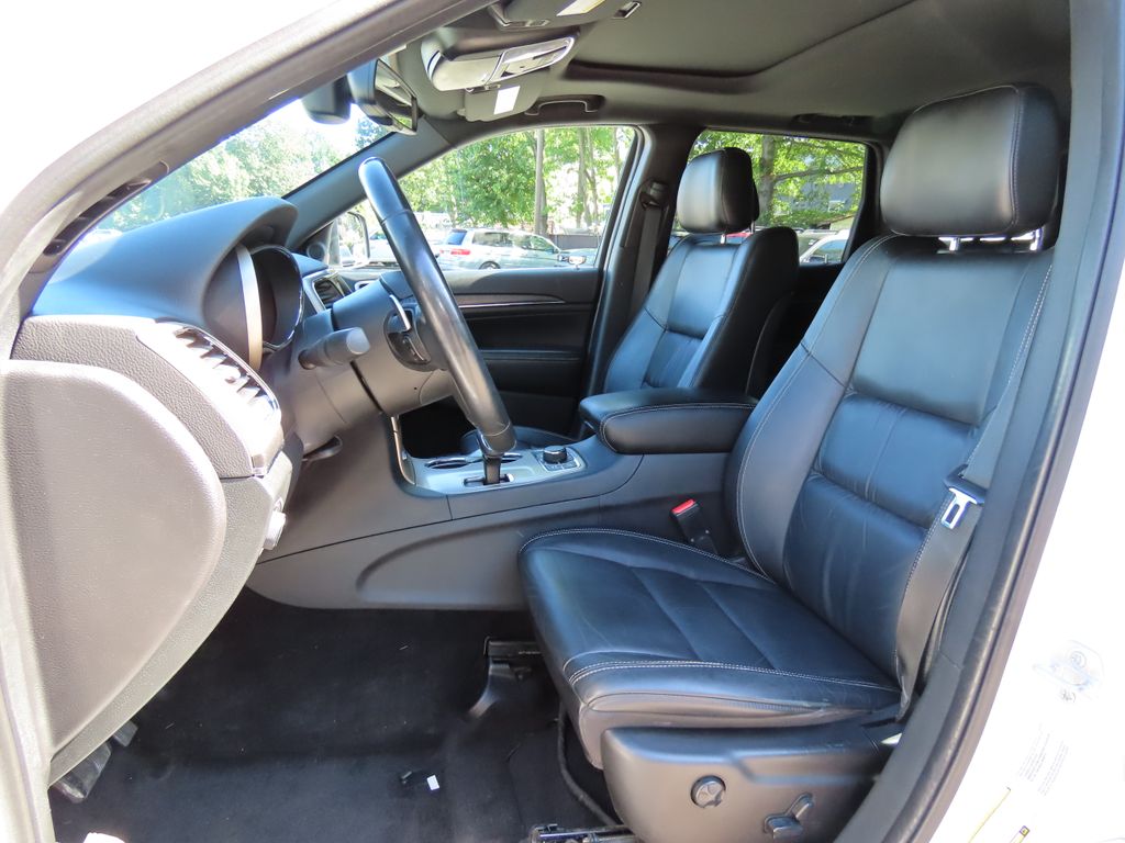 Thumbnail: 2015 Jeep Grand Cherokee - 11