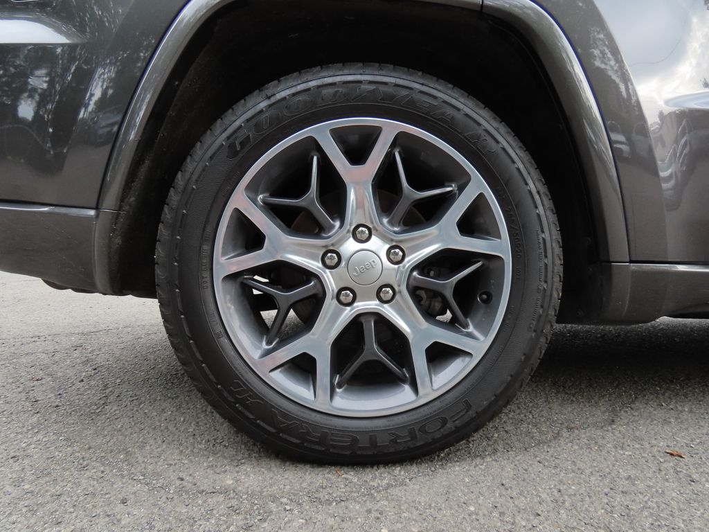 Thumbnail: 2019 Jeep Grand Cherokee - 8