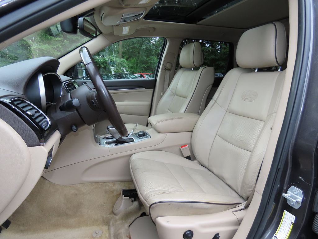Thumbnail: 2019 Jeep Grand Cherokee - 12