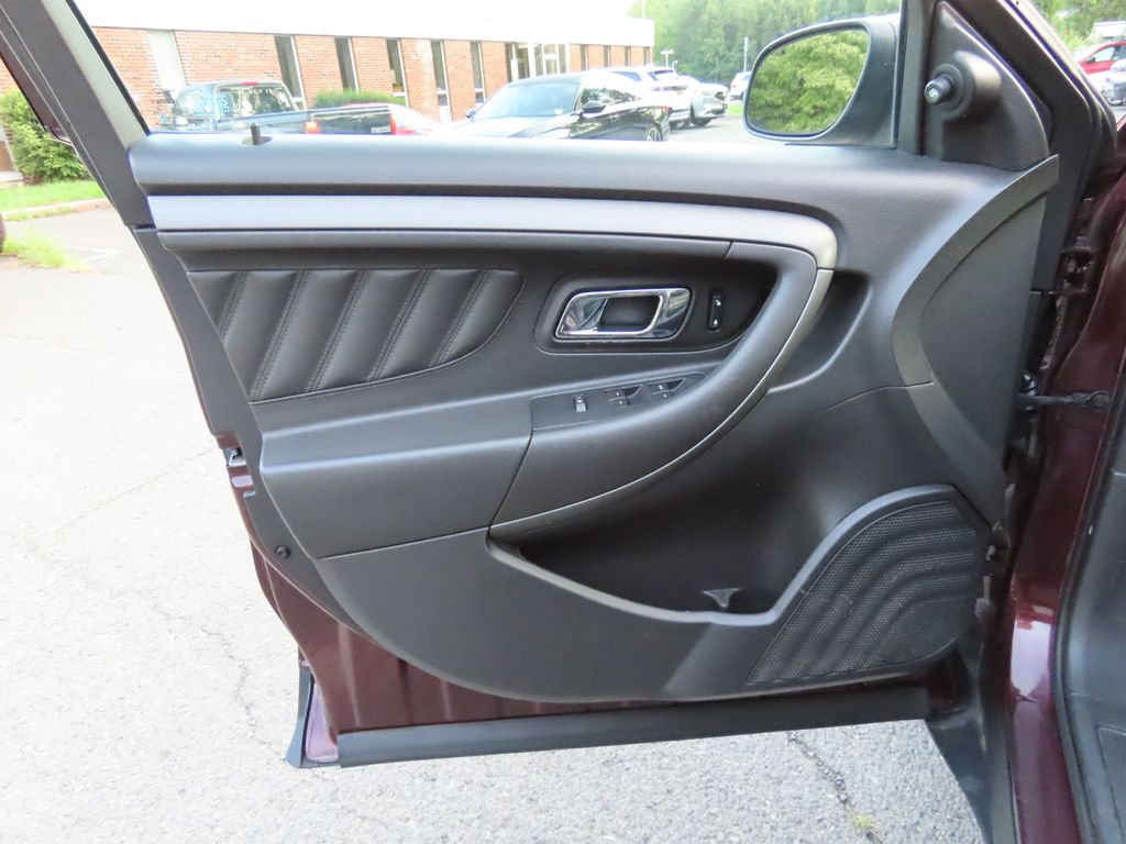 Thumbnail: 2011 Ford Taurus - 22