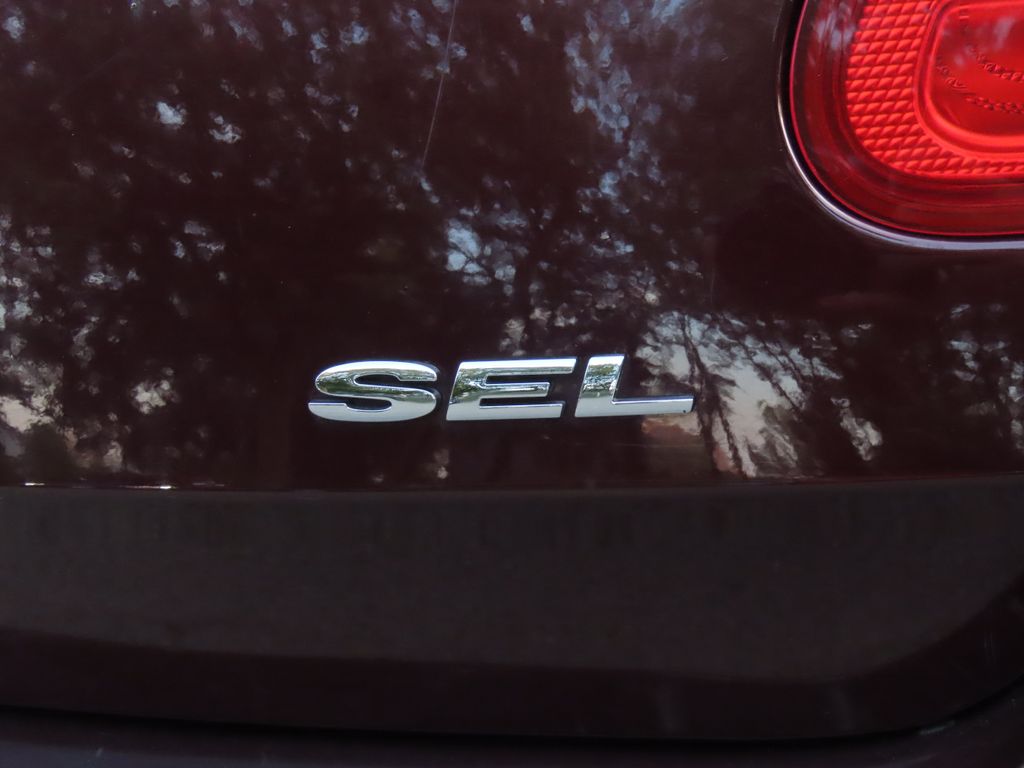 Thumbnail: 2011 Ford Taurus - 20