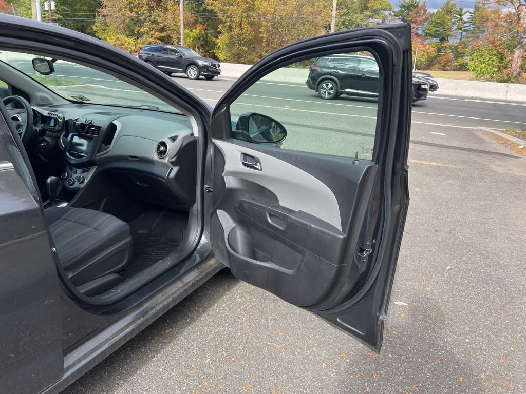 Thumbnail: 2014 Chevrolet Sonic - 11