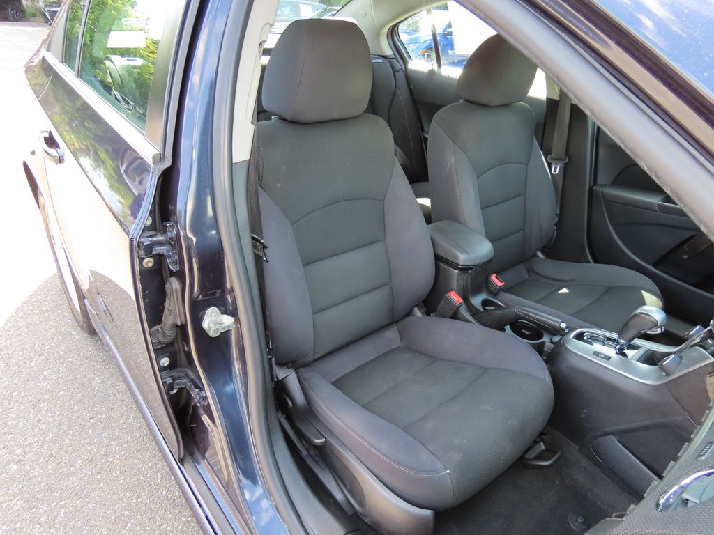 Thumbnail: 2014 Chevrolet Cruze - 25