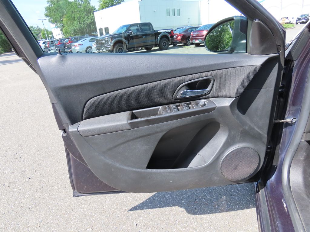 Thumbnail: 2014 Chevrolet Cruze - 24