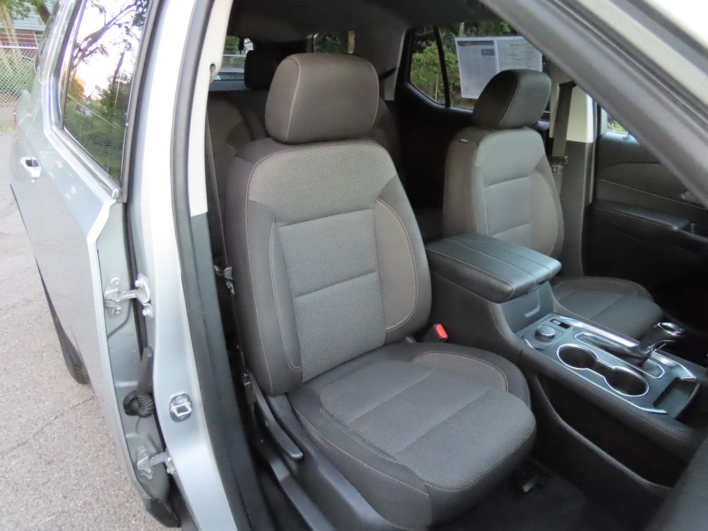 Thumbnail: 2019 Chevrolet Traverse - 25