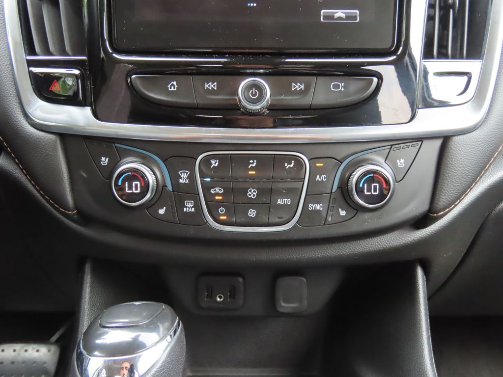 Thumbnail: 2019 Chevrolet Traverse - 29