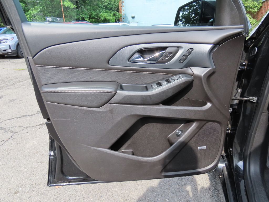 Thumbnail: 2019 Chevrolet Traverse - 26